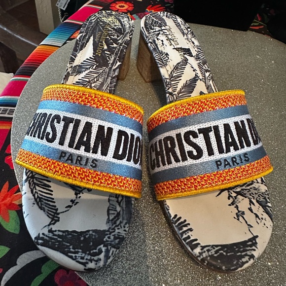 Cute Used Slides - Picture 1 of 4